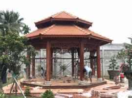 Nhà bát giác gỗ Căm xe 